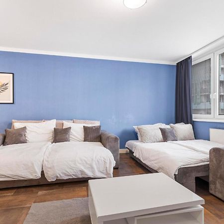 Tomato Apartment - With Free Parking บราติสลาวา ภายนอก รูปภาพ