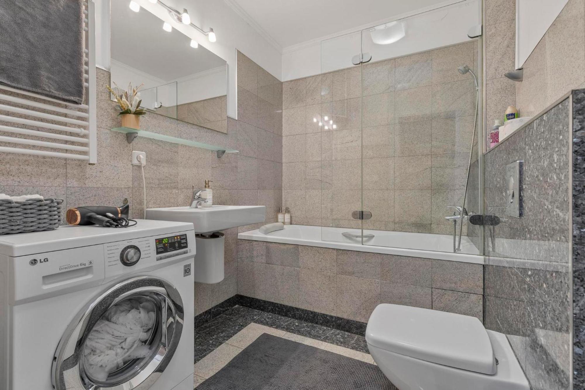 Tomato Apartment - With Free Parking บราติสลาวา ภายนอก รูปภาพ
