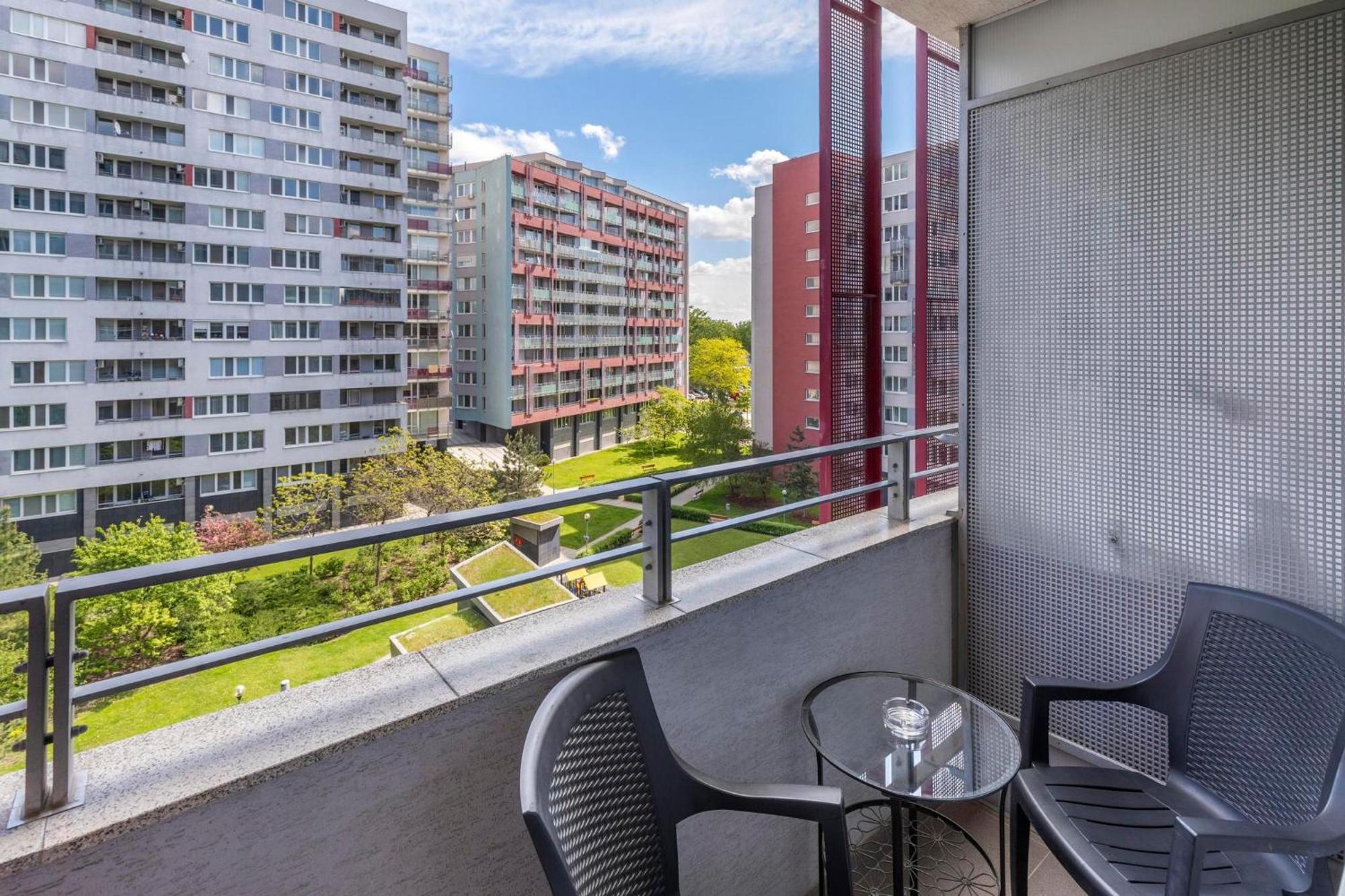 Tomato Apartment - With Free Parking บราติสลาวา ภายนอก รูปภาพ