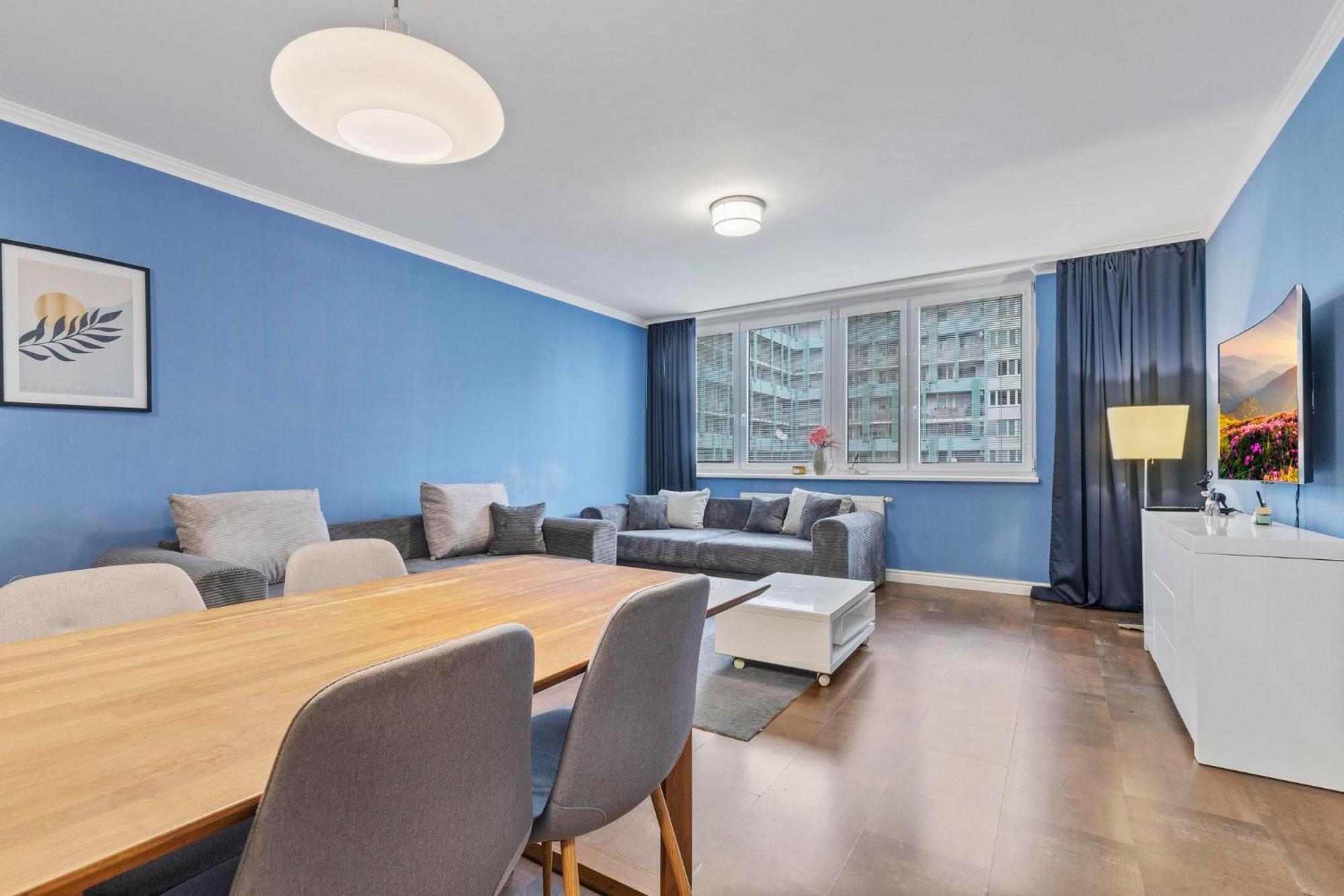 Tomato Apartment - With Free Parking บราติสลาวา ภายนอก รูปภาพ