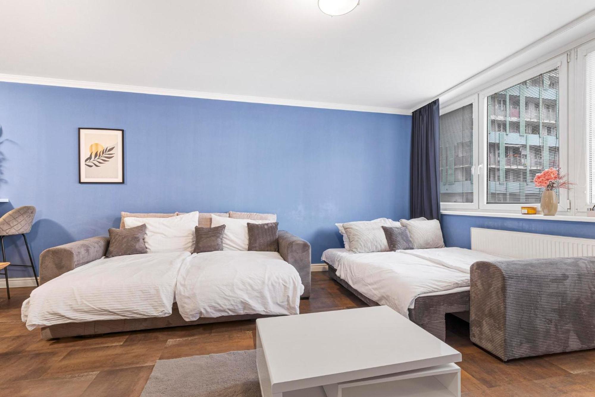 Tomato Apartment - With Free Parking บราติสลาวา ภายนอก รูปภาพ